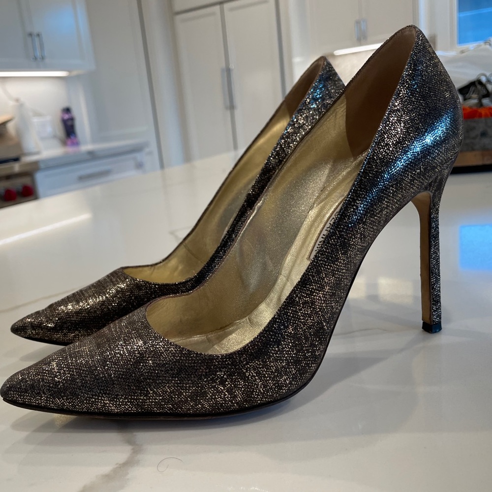Gold/black Manolo